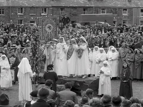 An Arch Druid ceremoniously unsheathes a sword at an Eisteddfod proclamation ceremony. (core number: ANB0808L)